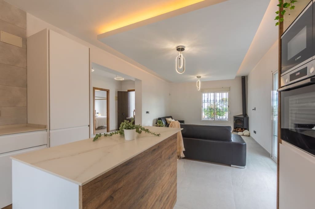 3 soveværelse Villa til salg i Manilva med swimmingpool - € 495.000 (Ref: 9616326)