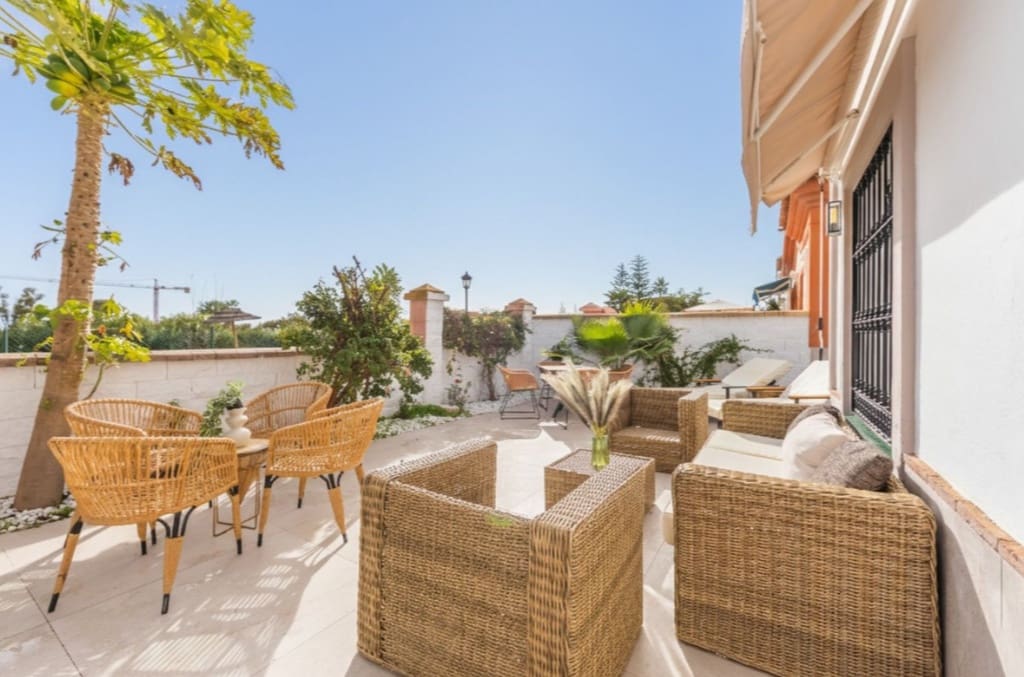 3 soveværelse Villa til salg i Manilva med swimmingpool - € 495.000 (Ref: 9616326)