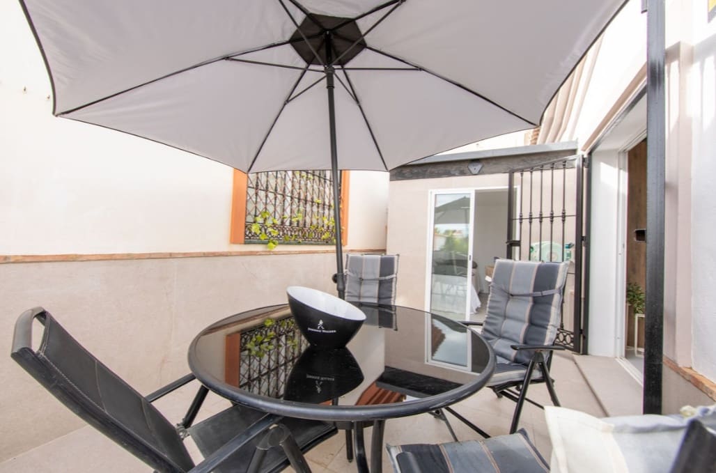 3 soveværelse Villa til salg i Manilva med swimmingpool - € 495.000 (Ref: 9616326)