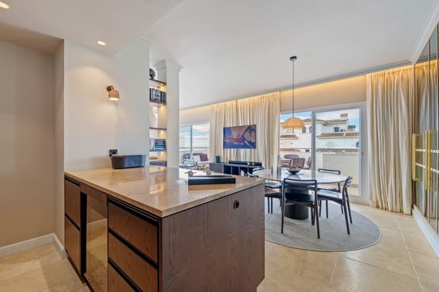 2 soveværelse Lejlighed til salg i Puerto Banus, Marbella med swimmingpool garage - € 1.995.000 (Ref: 9616327)