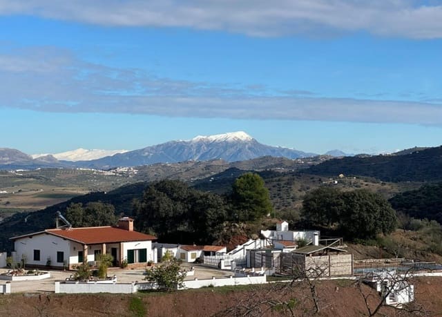 3 bedroom Villa for sale in Casabermeja with pool garage - € 470,000 (Ref: 9616328)