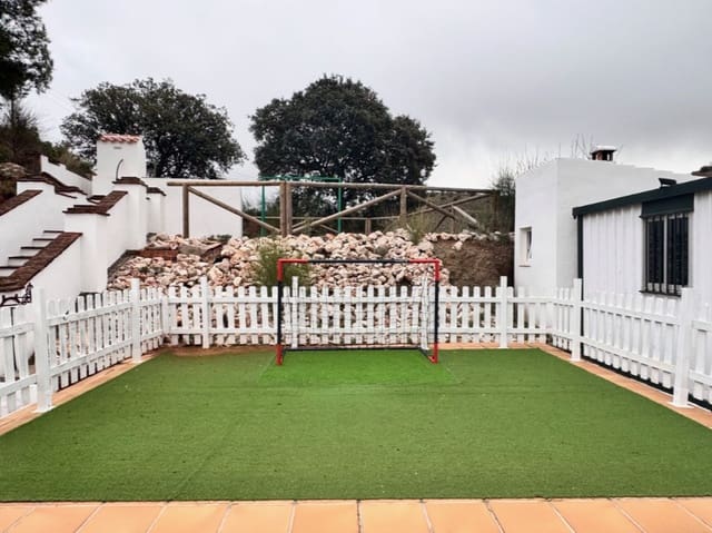 3 bedroom Villa for sale in Casabermeja with pool garage - € 470,000 (Ref: 9616328)