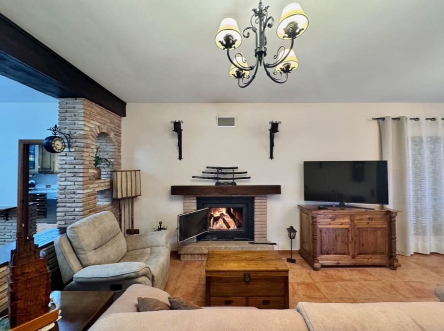 3 soverom Villa til salgs i Casabermeja med svømmebasseng garasje - € 470 000 (Ref: 9616328)