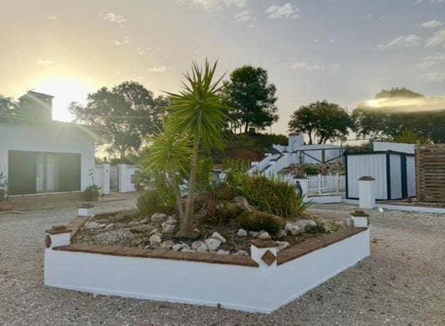 3 bedroom Villa for sale in Casabermeja with pool garage - € 470,000 (Ref: 9616328)