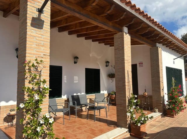 3 bedroom Villa for sale in Casabermeja with pool garage - € 470,000 (Ref: 9616328)