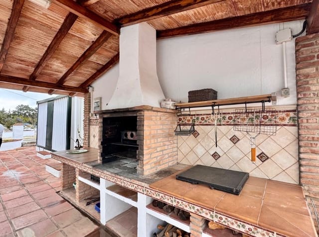 3 bedroom Villa for sale in Casabermeja with pool garage - € 470,000 (Ref: 9616328)