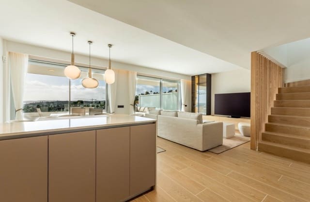 3 quarto Penthouse para venda em Estepona com piscina garagem - 1 295 000 € (Ref: 9616329)
