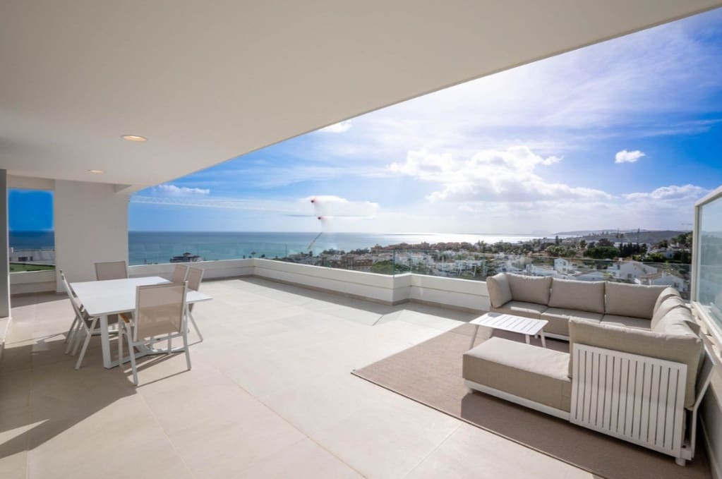 3 soverom Penthouse til salgs i Estepona med svømmebasseng garasje - € 1 295 000 (Ref: 9616329)