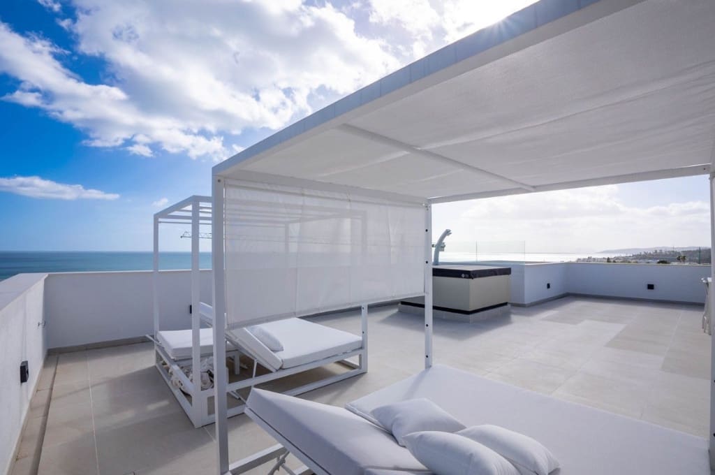3 soverom Penthouse til salgs i Estepona med svømmebasseng garasje - € 1 295 000 (Ref: 9616329)