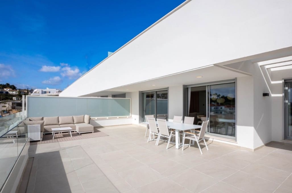 3 soverom Penthouse til salgs i Estepona med svømmebasseng garasje - € 1 295 000 (Ref: 9616329)