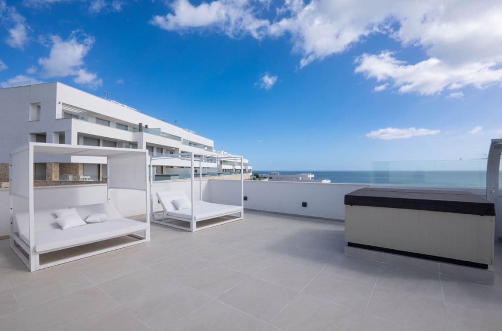 3 soverom Penthouse til salgs i Estepona med svømmebasseng garasje - € 1 295 000 (Ref: 9616329)