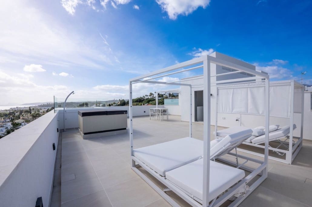 3 soverom Penthouse til salgs i Estepona med svømmebasseng garasje - € 1 295 000 (Ref: 9616329)