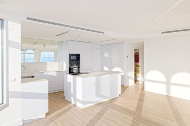 3 sovrum Takvåning till salu i Estepona med garage - 1 159 000 € (Ref: 9616330)