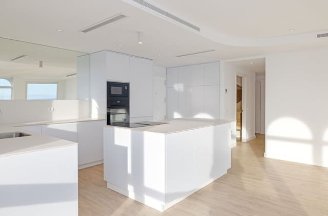 3 sovrum Takvåning till salu i Estepona med garage - 1 159 000 € (Ref: 9616330)