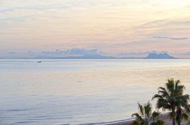 3 sovrum Takvåning till salu i Estepona med garage - 1 159 000 € (Ref: 9616330)