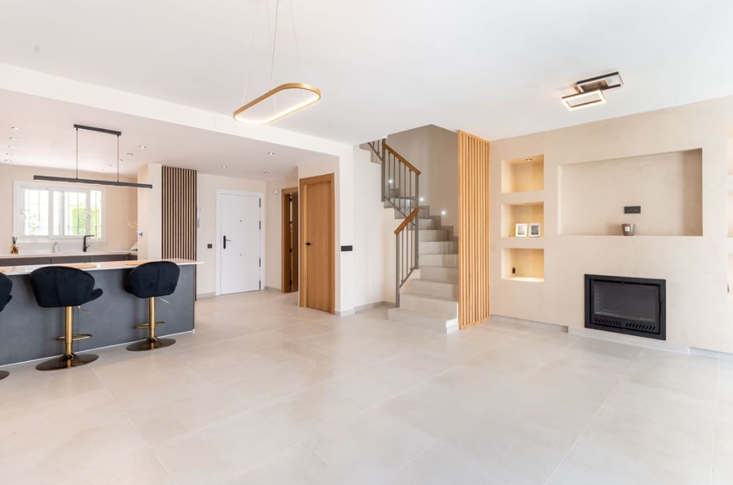 4 Zimmer Haus zu verkaufen in Estepona mit Pool Garage - 695.000 € (Ref: 9616334)