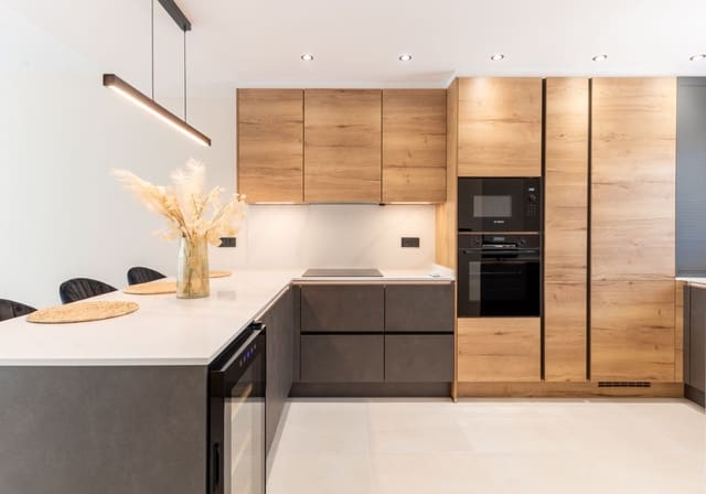 4 makuuhuone Omakotitalo myytävänä paikassa Estepona mukana uima-altaan 
autotalli - 695 000 € (Ref: 9616334)