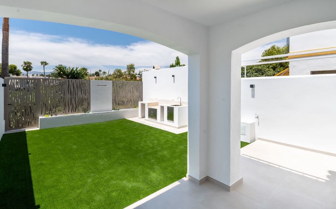 4 Zimmer Haus zu verkaufen in Estepona mit Pool Garage - 695.000 € (Ref: 9616334)