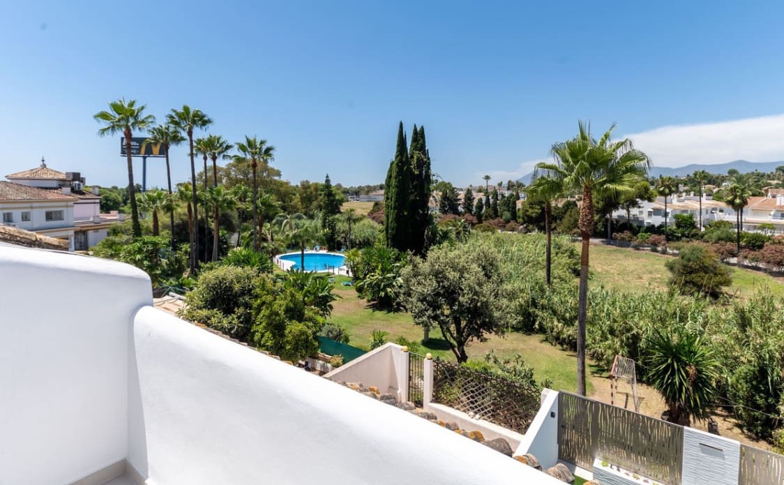 4 Zimmer Haus zu verkaufen in Estepona mit Pool Garage - 695.000 € (Ref: 9616334)