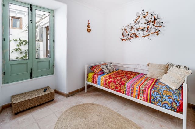 3 bedroom Townhouse for sale in Estepona - € 995,000 (Ref: 9616335)