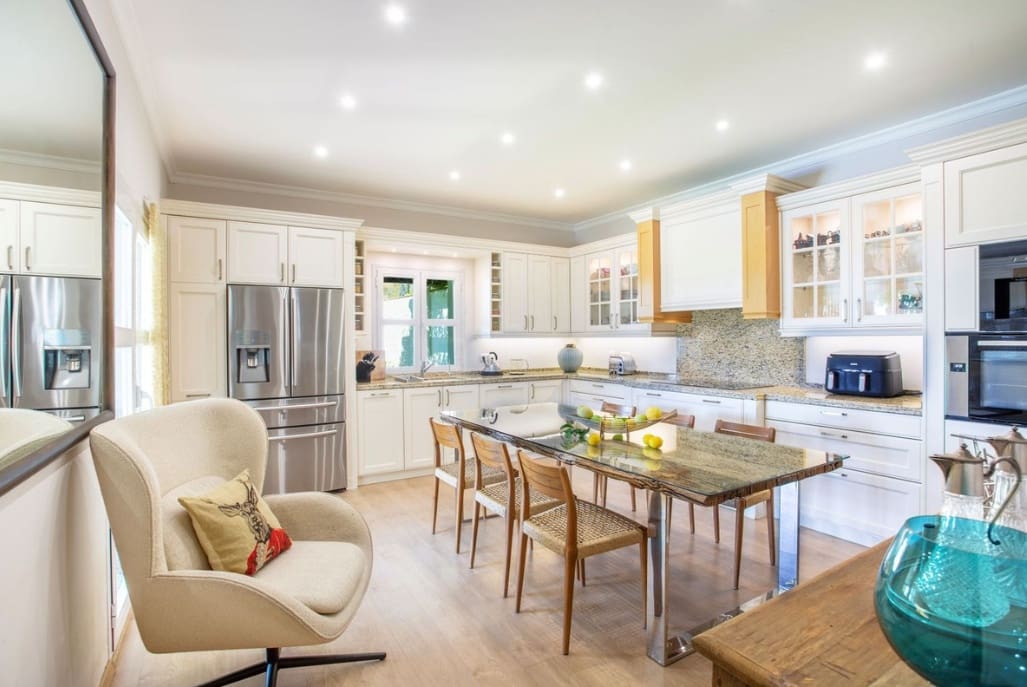 5 makuuhuone Huvila myytävänä paikassa Marbella mukana uima-altaan 
autotalli - 2 300 000 € (Ref: 9616336)