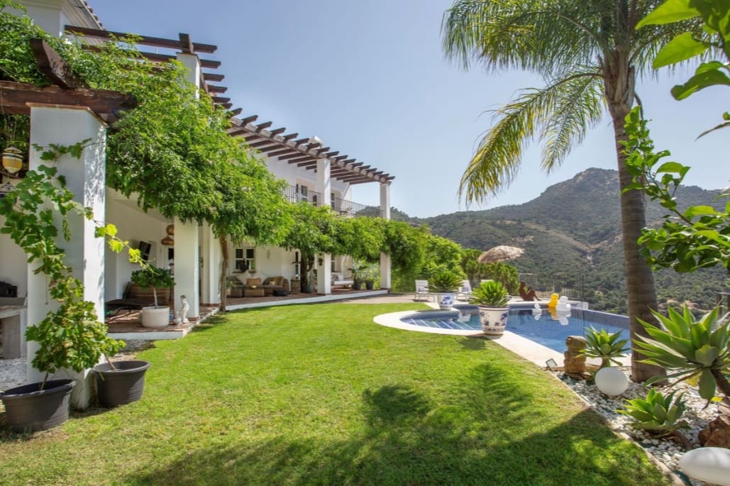 5 makuuhuone Huvila myytävänä paikassa Marbella mukana uima-altaan 
autotalli - 2 300 000 € (Ref: 9616336)