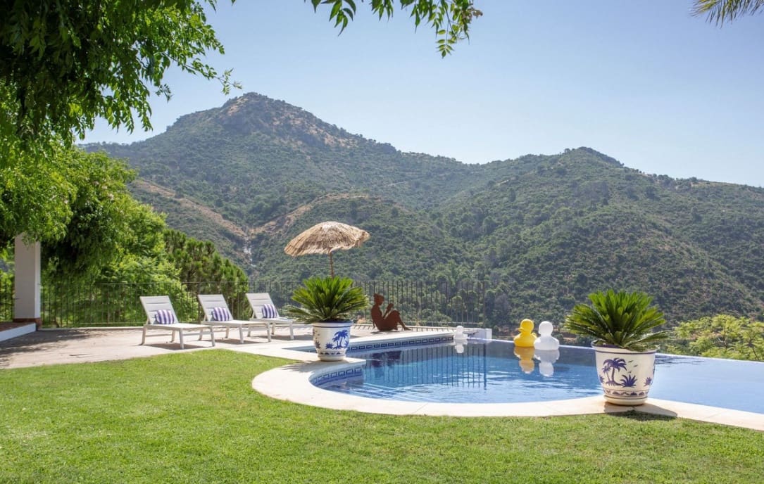 5 makuuhuone Huvila myytävänä paikassa Marbella mukana uima-altaan 
autotalli - 2 300 000 € (Ref: 9616336)