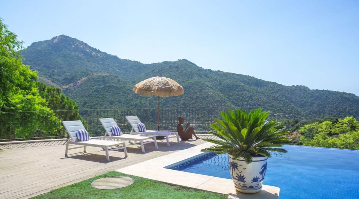 5 makuuhuone Huvila myytävänä paikassa Marbella mukana uima-altaan 
autotalli - 2 300 000 € (Ref: 9616336)