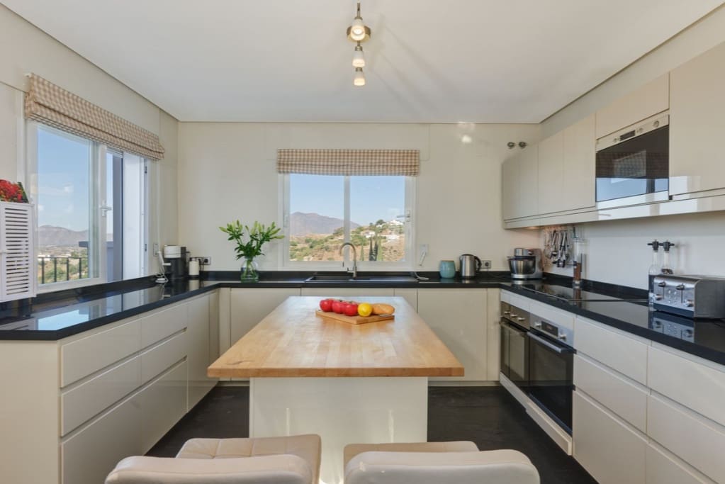 6 soveværelse Villa til salg i Mijas med swimmingpool garage - € 1.850.000 (Ref: 9616337)