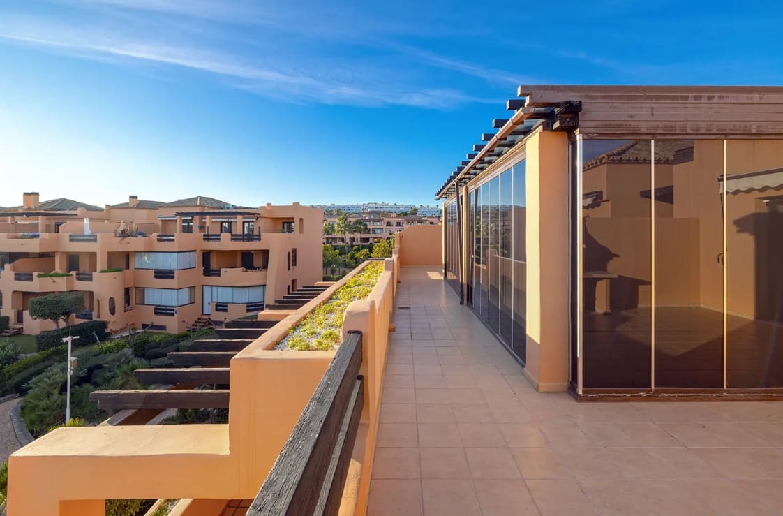 2 bedroom Penthouse for sale in Casares with pool garage - € 490,000 (Ref: 9616339)