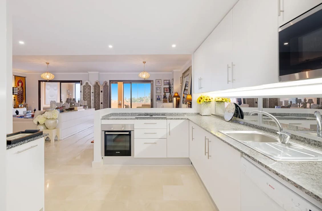 2 bedroom Penthouse for sale in Casares with pool garage - € 490,000 (Ref: 9616339)