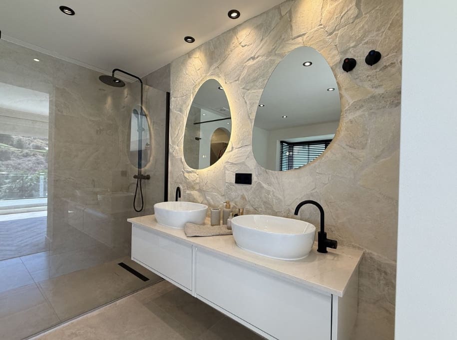 3 bedroom Villa for sale in Mijas Costa with pool - € 1,095,000 (Ref: 9616341)