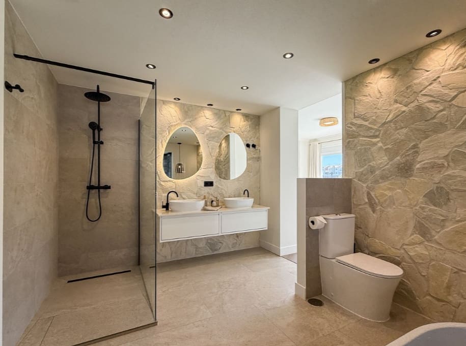 3 bedroom Villa for sale in Mijas Costa with pool - € 1,095,000 (Ref: 9616341)