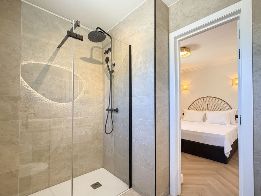 3 bedroom Villa for sale in Mijas Costa with pool - € 1,095,000 (Ref: 9616341)