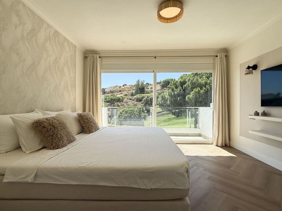 3 bedroom Villa for sale in Mijas Costa with pool - € 1,095,000 (Ref: 9616341)