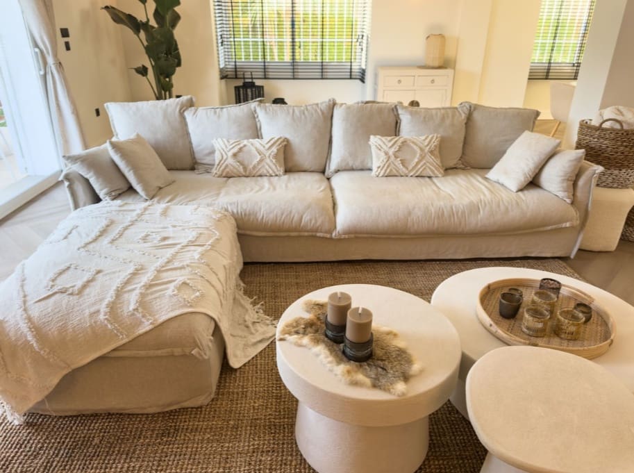 3 bedroom Villa for sale in Mijas Costa with pool - € 1,095,000 (Ref: 9616341)