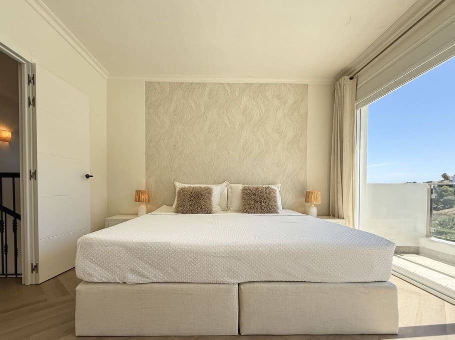 3 bedroom Villa for sale in Mijas Costa with pool - € 1,095,000 (Ref: 9616341)