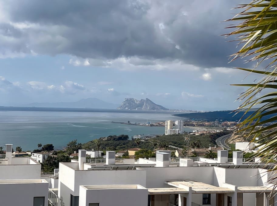 2 soveværelse Penthouse til salg i Manilva med swimmingpool garage - € 415.000 (Ref: 9616343)