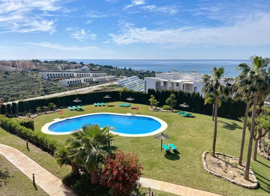 2 soveværelse Penthouse til salg i Manilva med swimmingpool garage - € 415.000 (Ref: 9616343)