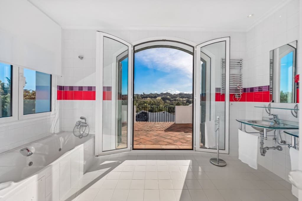 6 slaapkamer Villa te koop in Sotogrande met zwembad garage - € 2.250.000 (Ref: 9616345)