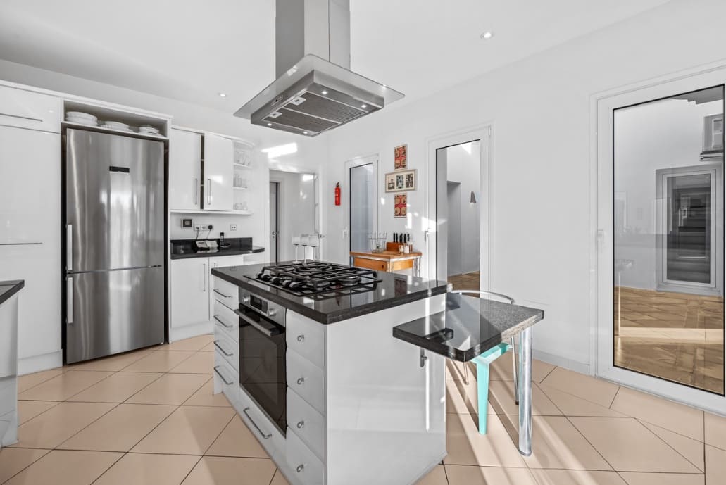 6 slaapkamer Villa te koop in Sotogrande met zwembad garage - € 2.250.000 (Ref: 9616345)