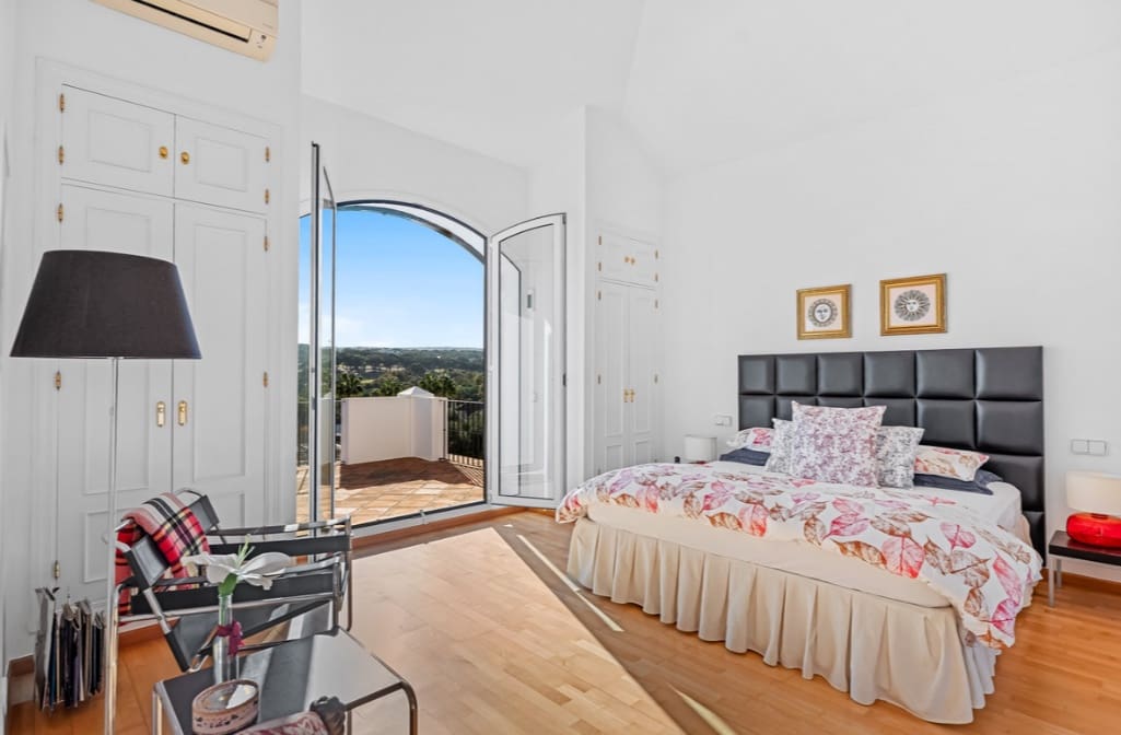 6 sypialnia Willa na sprzedaż w Sotogrande z basenem garażem - 2 250 000 € (Ref: 9616345)