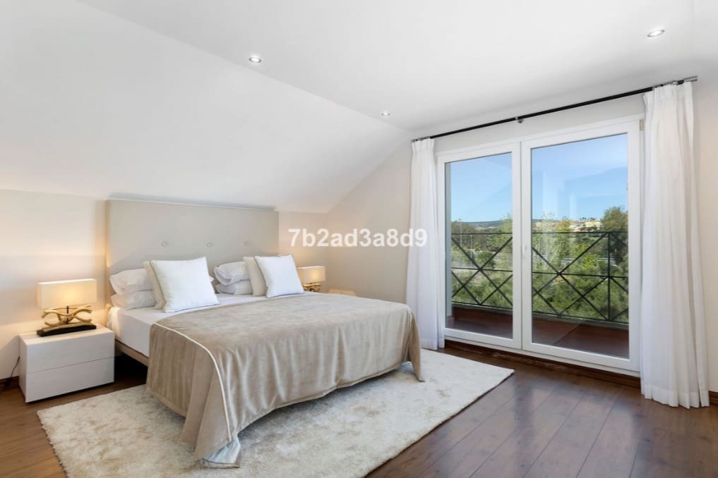 6 bedroom Villa for sale in Sotogrande with pool garage - € 1,550,000 (Ref: 9616346)