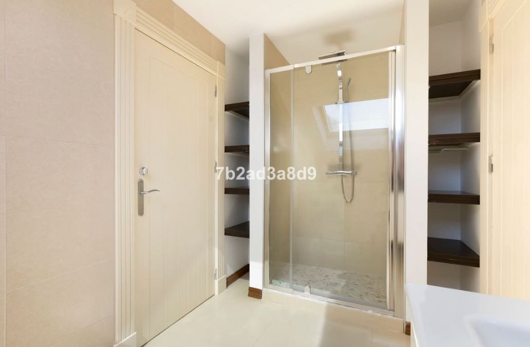 6 bedroom Villa for sale in Sotogrande with pool garage - € 1,550,000 (Ref: 9616346)