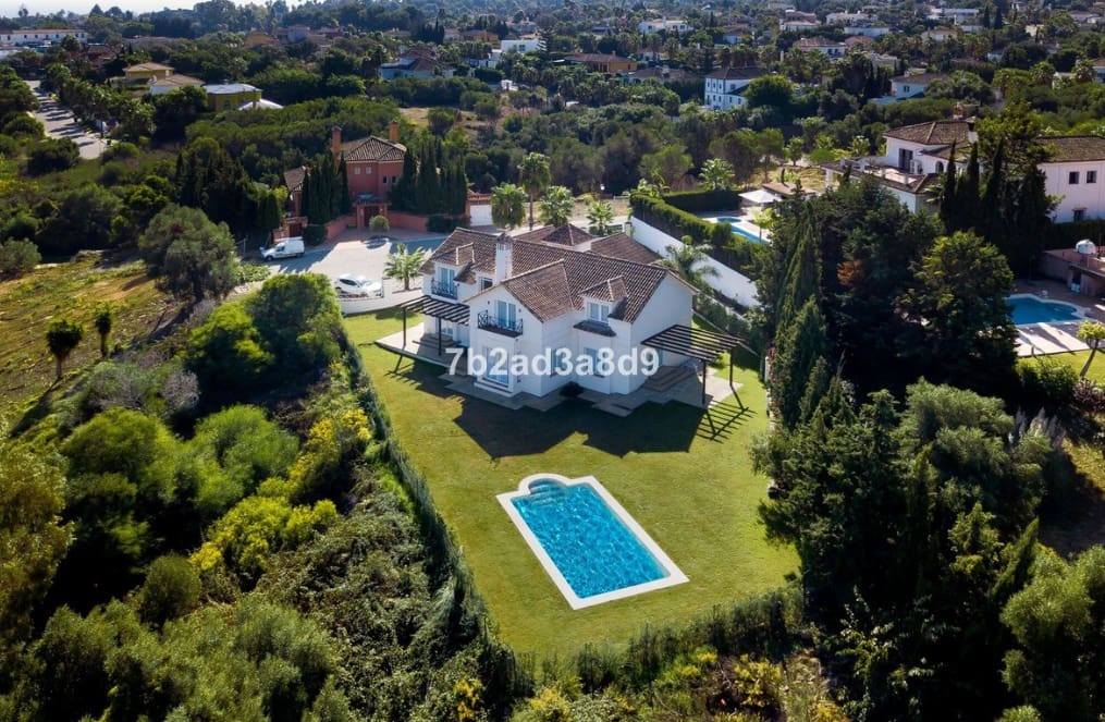 6 bedroom Villa for sale in Sotogrande with pool garage - € 1,550,000 (Ref: 9616346)