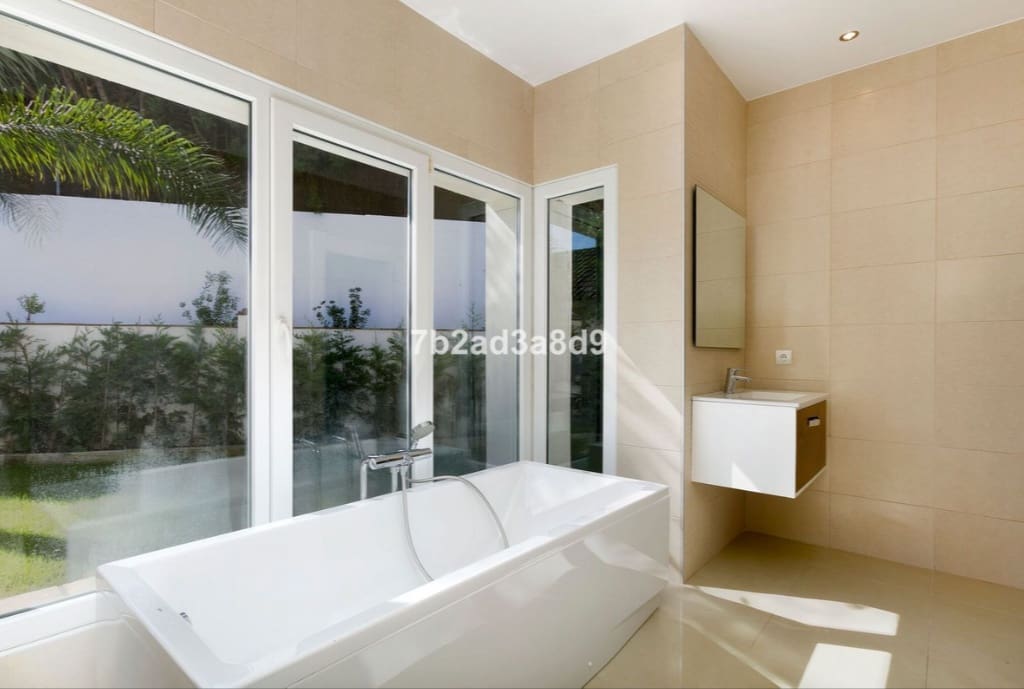 6 sovrum Villa till salu i Sotogrande med pool garage - 1 550 000 € (Ref: 9616346)