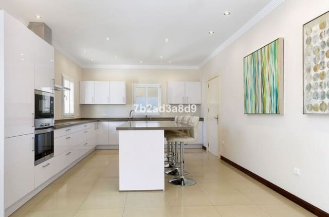 6 chambre Villa/Maison à vendre à Sotogrande Costa, San Roque avec piscine garage - 1 550 000 € (Ref: 9616346)