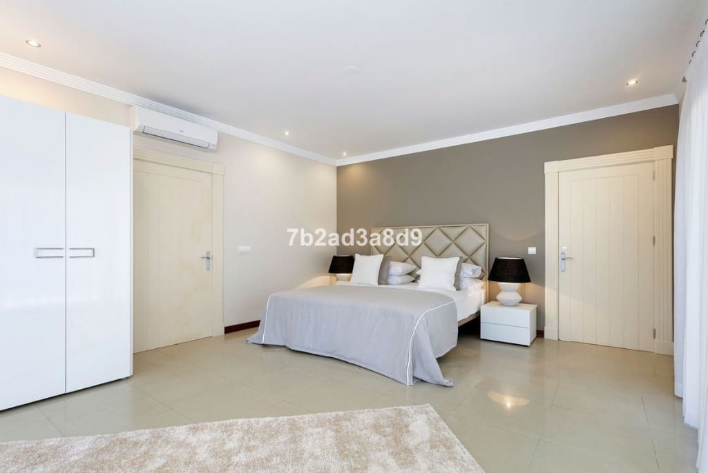 6 sovrum Villa till salu i Sotogrande med pool garage - 1 550 000 € (Ref: 9616346)