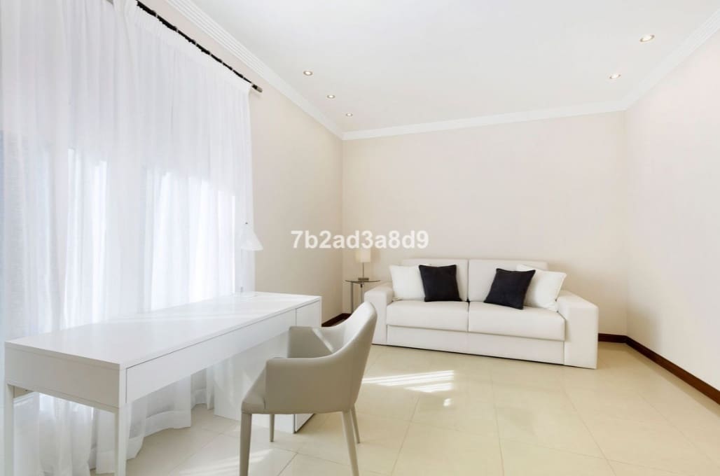 6 sovrum Villa till salu i Sotogrande med pool garage - 1 550 000 € (Ref: 9616346)
