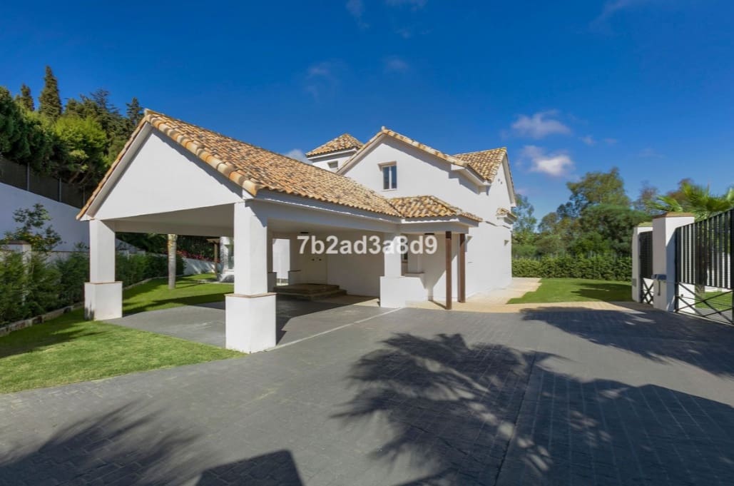 6 sovrum Villa till salu i Sotogrande med pool garage - 1 550 000 € (Ref: 9616346)